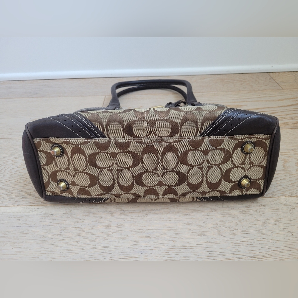 Coach Signature Bag - Picture 3 of 8